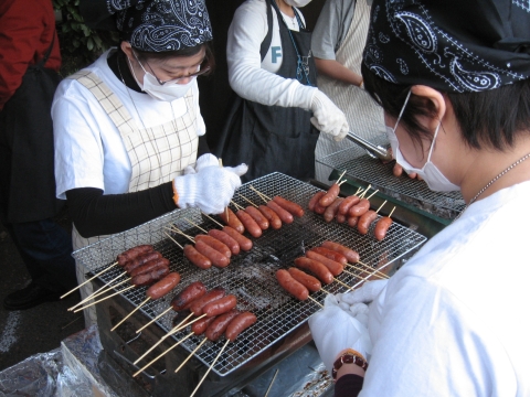 腸詰が焼かれる