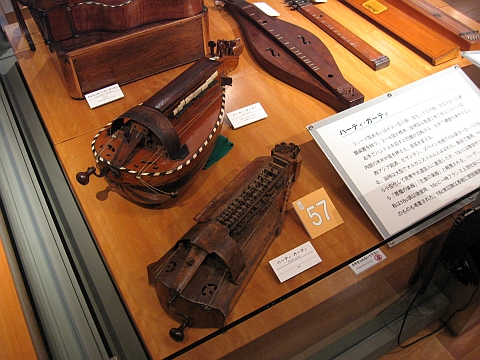 081121-22-18hurdygurdy.jpg