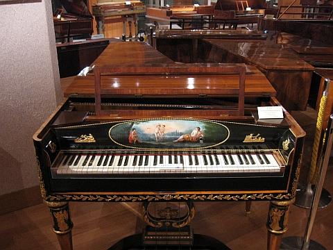 081121-22-22piano.jpg