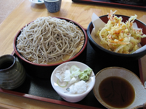 「治助」の かきあげ と もりそば